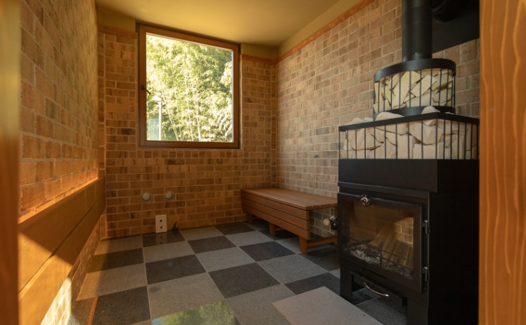 THE W Relax Garden Resortの薪ストーブサウナ
