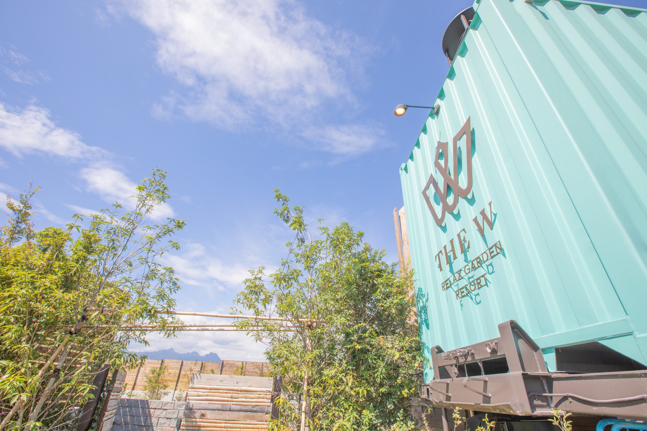 記事サムネイル: 【公式】トレーラーハウス リゾート｜“移動する宿泊体験”が生み出す新たな旅のカタチ｜THE W Relax Garden Resort（群馬・前橋）