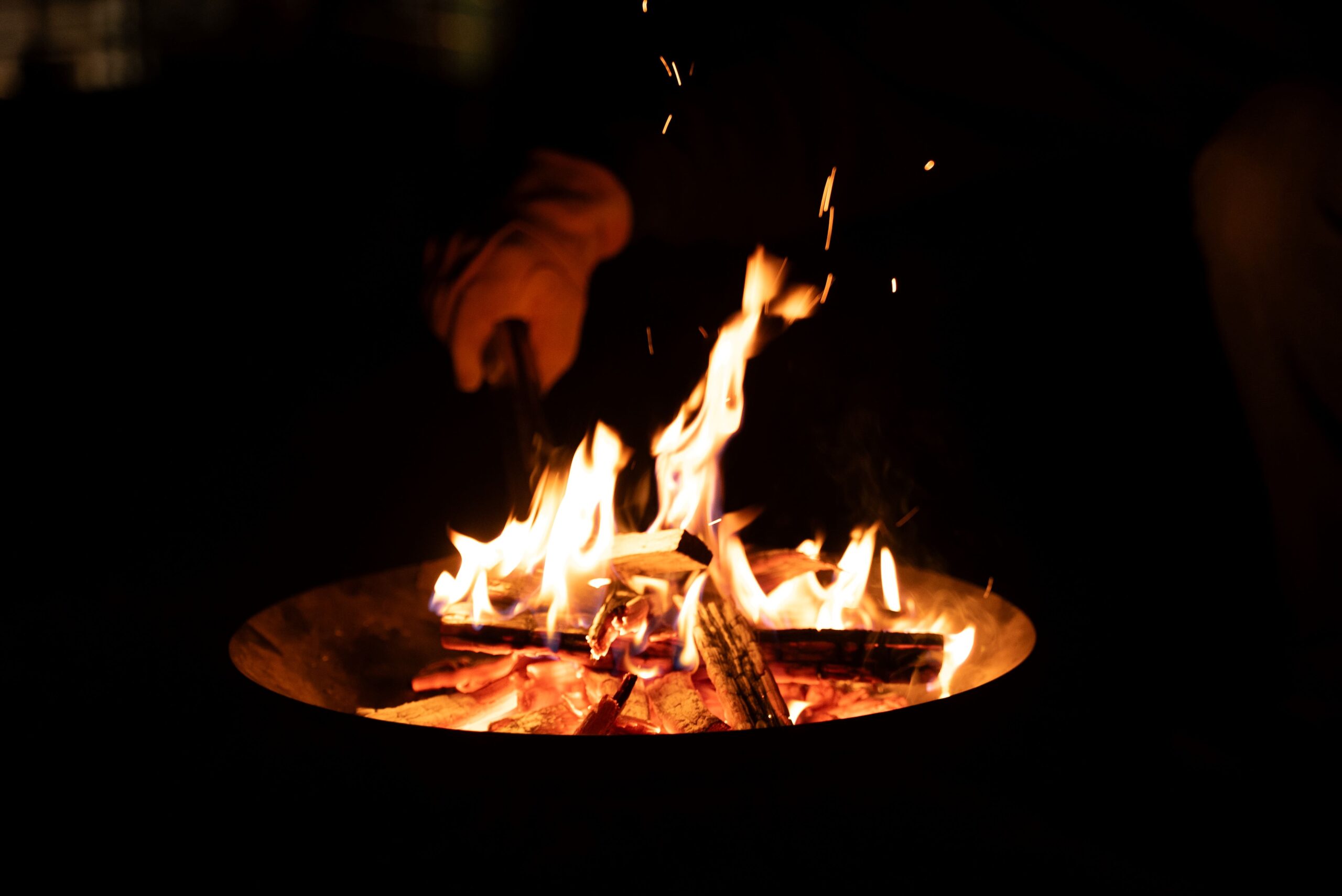 記事サムネイル: 【公式】冬の焚き火×サウナ×星空×じゃぶじゃぶ池｜THE W Relax Garden Resort（群馬・前橋）