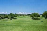 記事サムネイル: 【公式】名門ゴルフクラブと同じ芝生で“ととのう”。熱と冷、そして芝生が導く——極上のグリーン外気浴。｜THE W Relax Garden Resort（群馬・前橋）