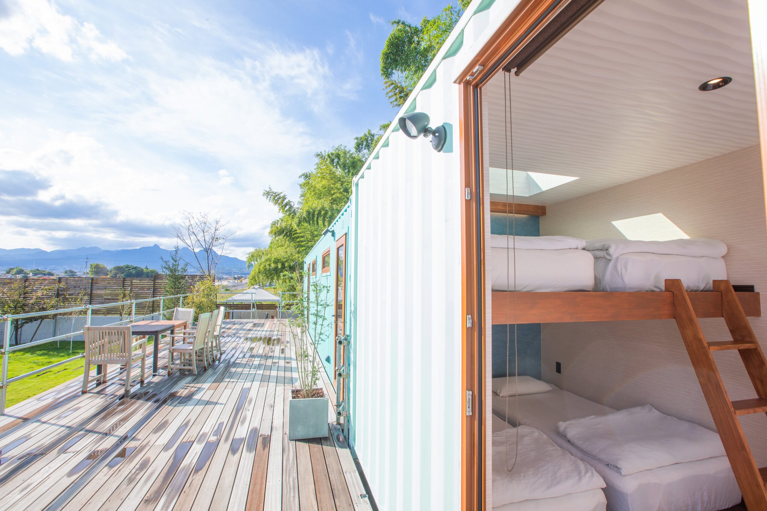 記事サムネイル: 【冬限定】寒い季節こそ至福。薪サウナ×天然芝の“リゾートホテル型グランピング”体験を。｜THE W Relax Garden Resort（群馬・前橋）