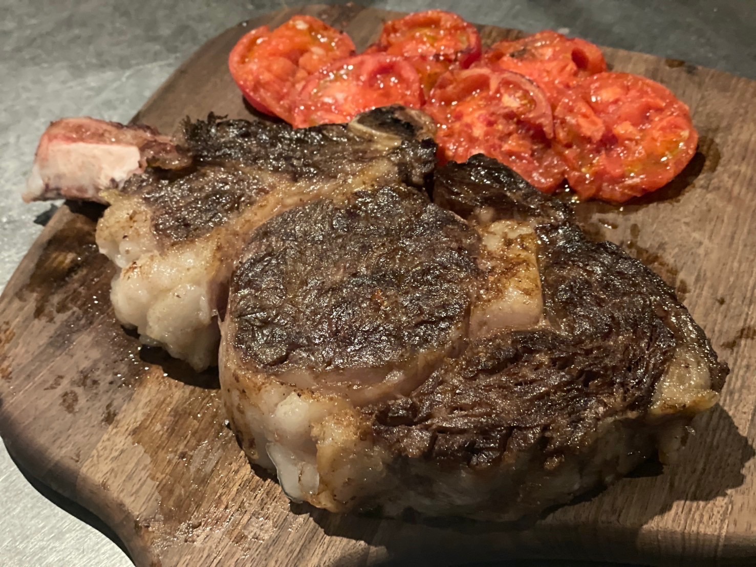 記事サムネイル: 群馬で体験する熾火料理の頂点｜THE W Relax Garden Resort × 増田煉瓦「クロカンテ」薪炉グリル